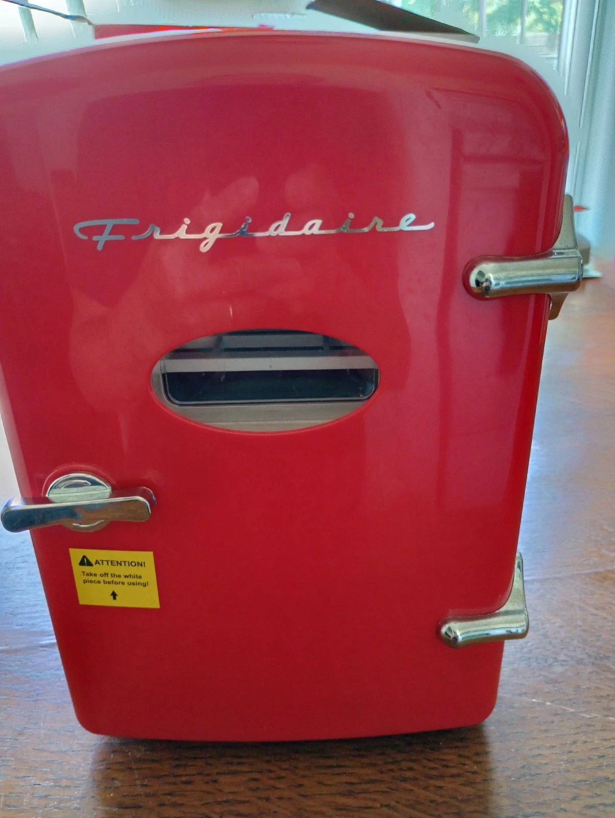 Frigidaire EFMIS129-RED 4L Portable Mini Refrigera
